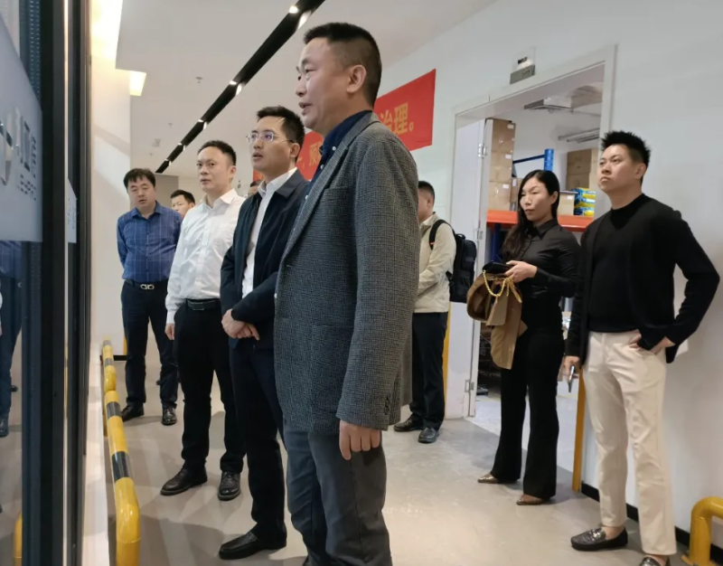 萍乡市经开区向导考察NG大舞台集团南方总部